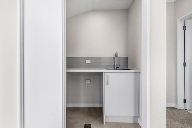 Photo of property in 30 Te Aniwaniwa Terrace, Albany, Auckland, 0632