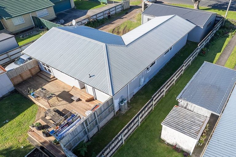 Photo of property in 15 Bayly Street, Waitara, 4320