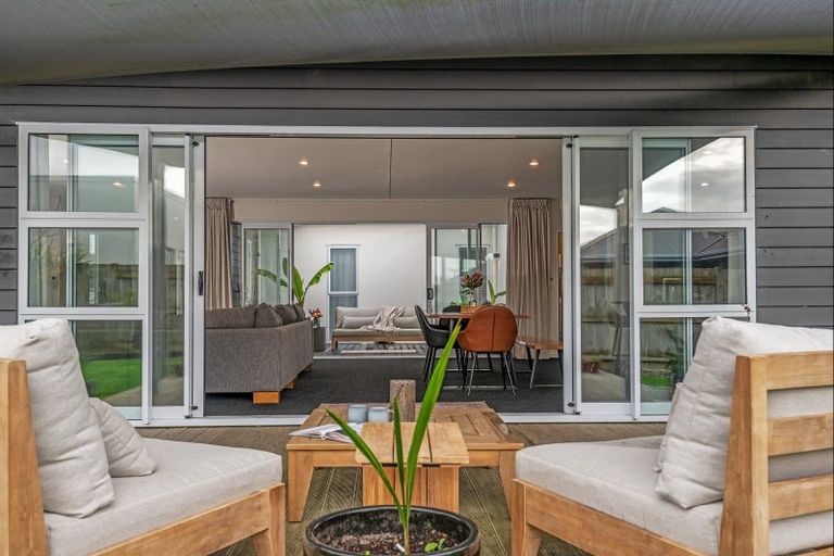 Photo of property in 10 Monaco Grove, Fitzherbert, Palmerston North, 4410