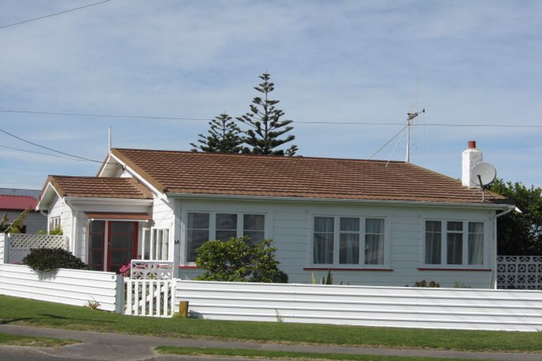 Photo of property in 14 Morgan Street, Castlecliff, Whanganui, 4501