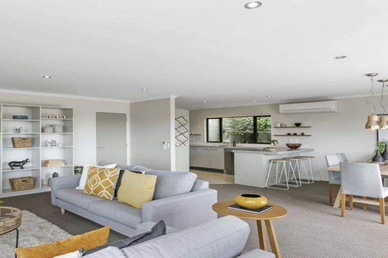 Photo of property in 16 View Road, Titahi Bay, Porirua, 5022