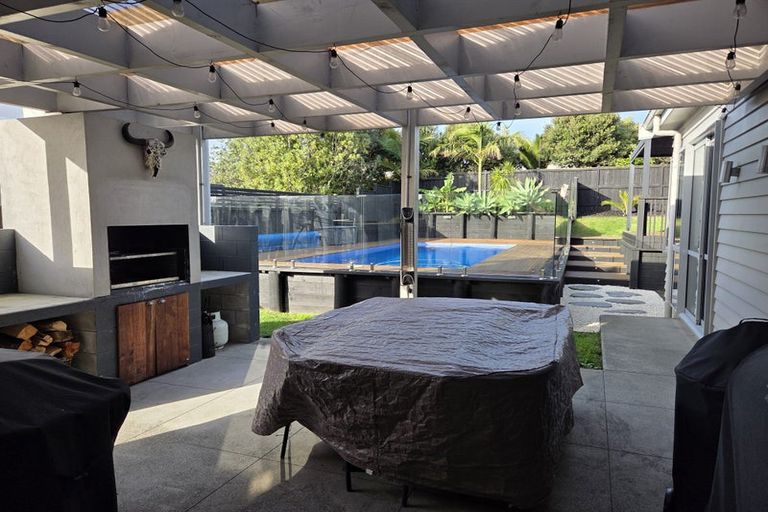 Photo of property in 16 Lydiard Place, Beachlands, Auckland, 2018