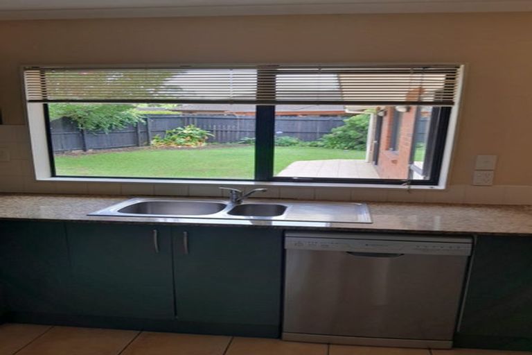 Photo of property in 6 Shankill Place, East Tamaki, Auckland, 2013