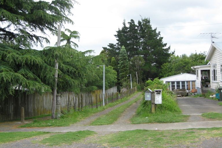 Photo of property in 22 Waiari Road, Conifer Grove, Takanini, 2112