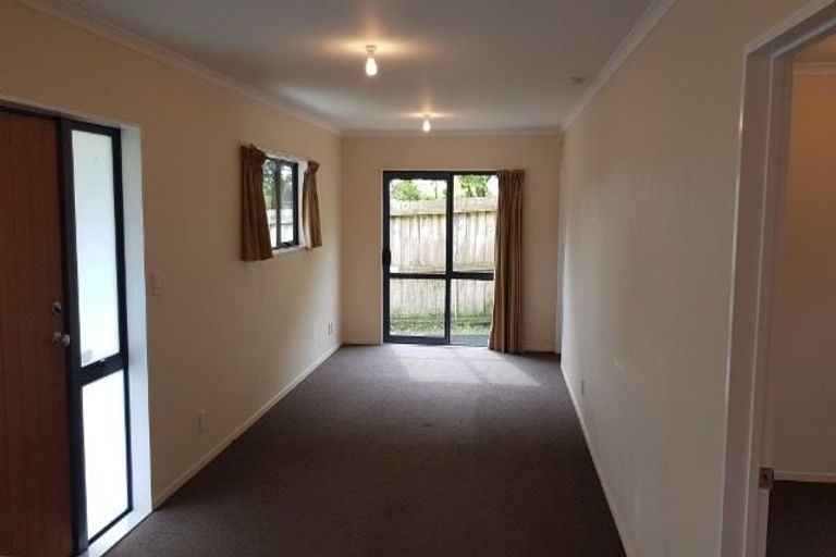 Photo of property in 28 Pooks Road, Ranui, Auckland, 0612