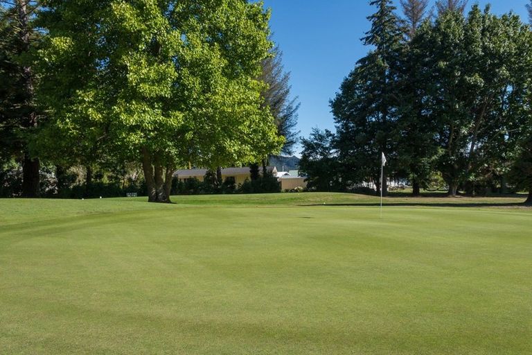 Photo of property in 2 Seagers Close, Kinloch, Taupo, 3377