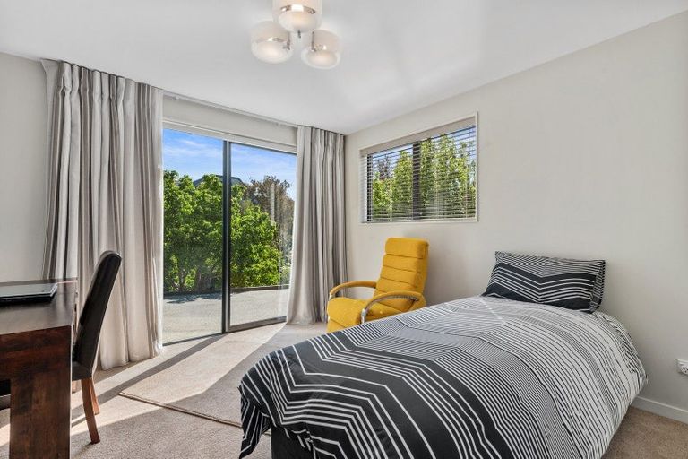 Photo of property in 11 Janice Place, Mount Pleasant, Christchurch, 8081