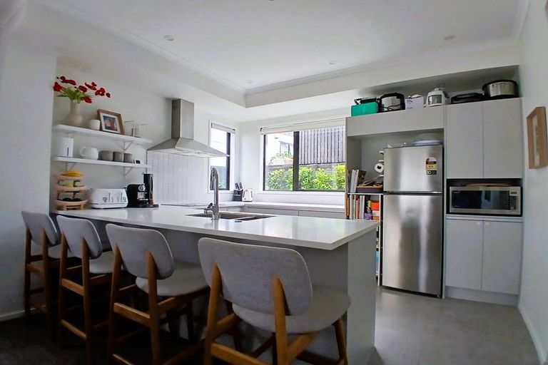 Photo of property in 3 Huataki Road, Northcote, Auckland, 0627