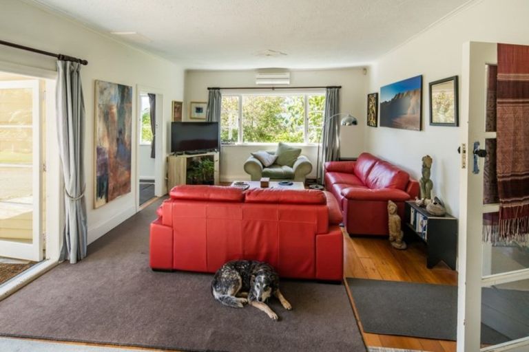 Photo of property in 20 Miromiro Road, Normandale, Lower Hutt, 5010