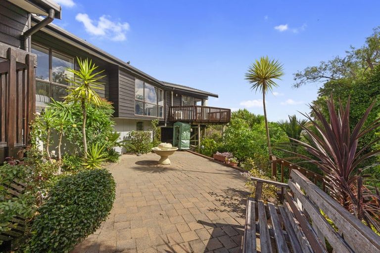 Photo of property in 178 Bleakhouse Road, Mellons Bay, Auckland, 2014