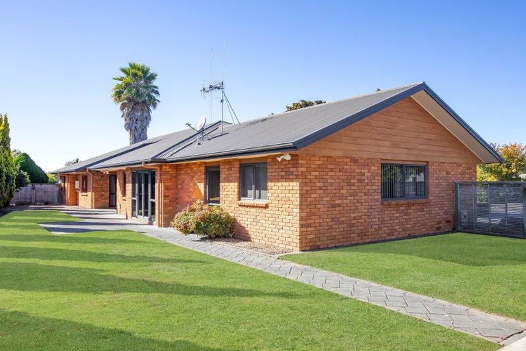 Photo of property in 2 Shiraz Place, Rototuna, Hamilton, 3210