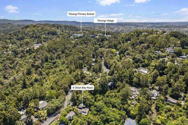 Photo of property in 6 Otitori Bay Road, Titirangi, Auckland, 0604