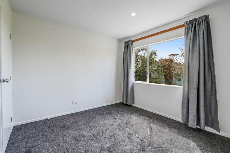 Photo of property in 2/44 Lysander Crescent, Beach Haven, Auckland, 0626
