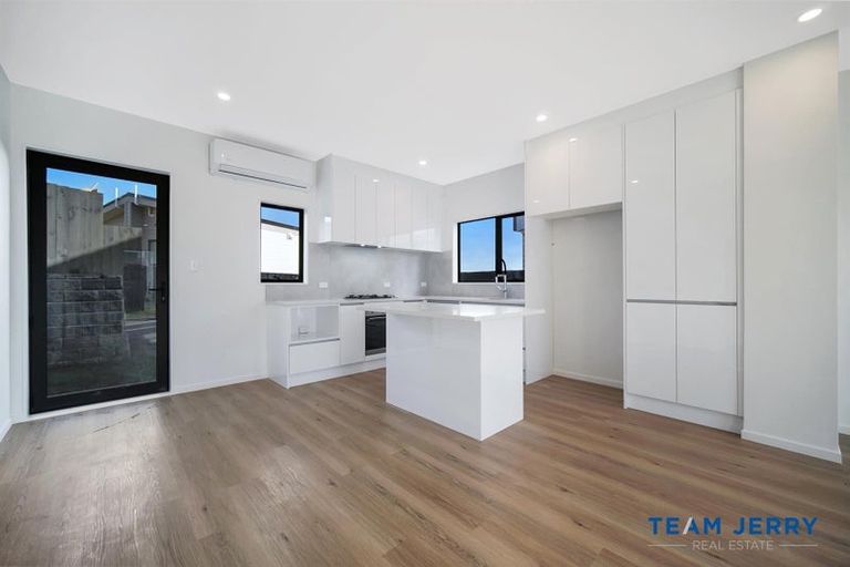 Photo of property in 40b Crestview Rise, Papakura, 2110