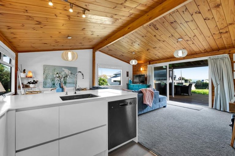 Photo of property in 3 Mallinder Place, Oakura, 4314