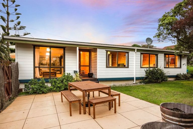 Photo of property in 33 Bodmin Terrace, Camborne, Porirua, 5026