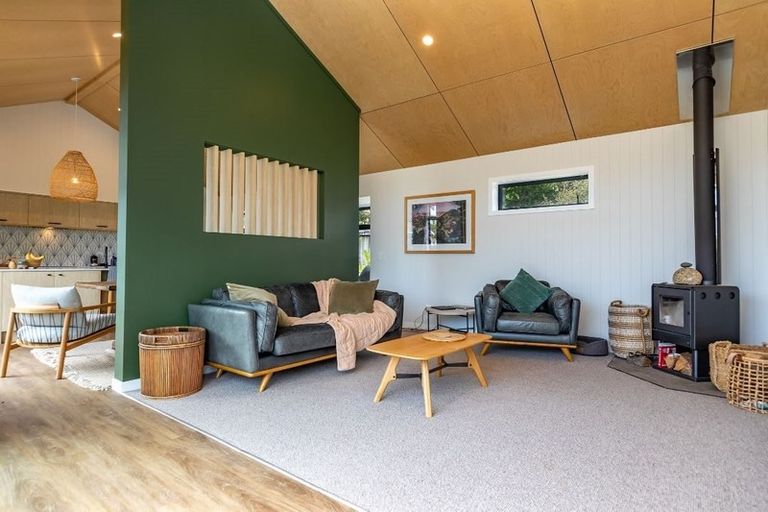 Photo of property in 33 Rauparaha Street, Waikanae Beach, Waikanae, 5036