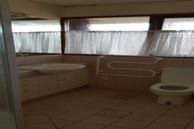 Photo of property in 212 Forrest Hill Road, Forrest Hill, Auckland, 0620