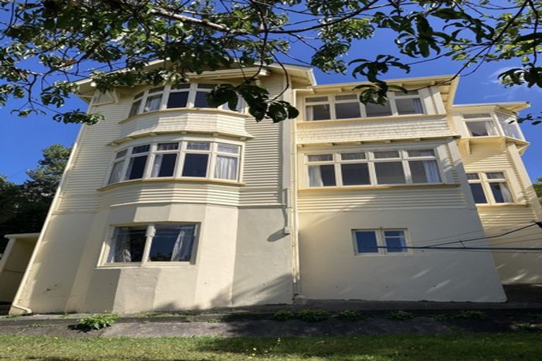 Photo of property in 9 Waiteata Road, Kelburn, Wellington, 6012