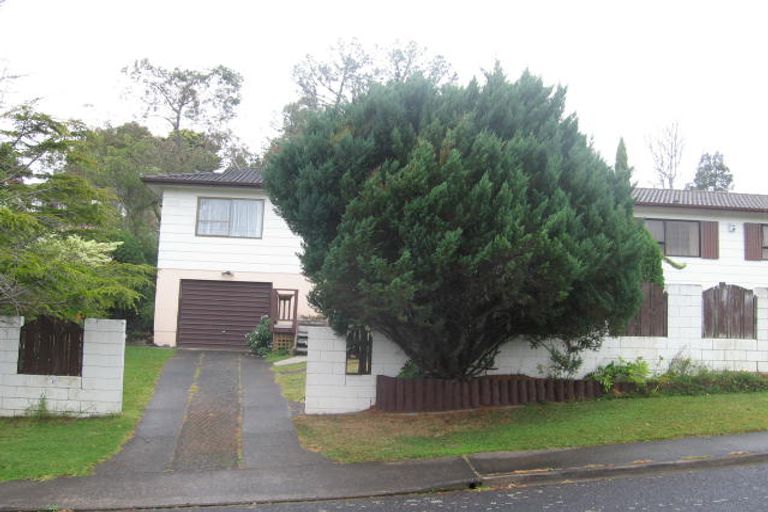 Photo of property in 1/9 Jenanne Place, Totara Vale, Auckland, 0629