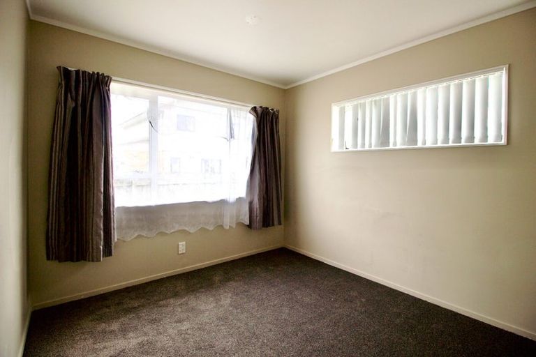 Photo of property in 49 Dungarvon Place, Clendon Park, Auckland, 2103