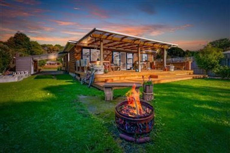 Photo of property in 5 Puriri Road, Waikanae, 5036