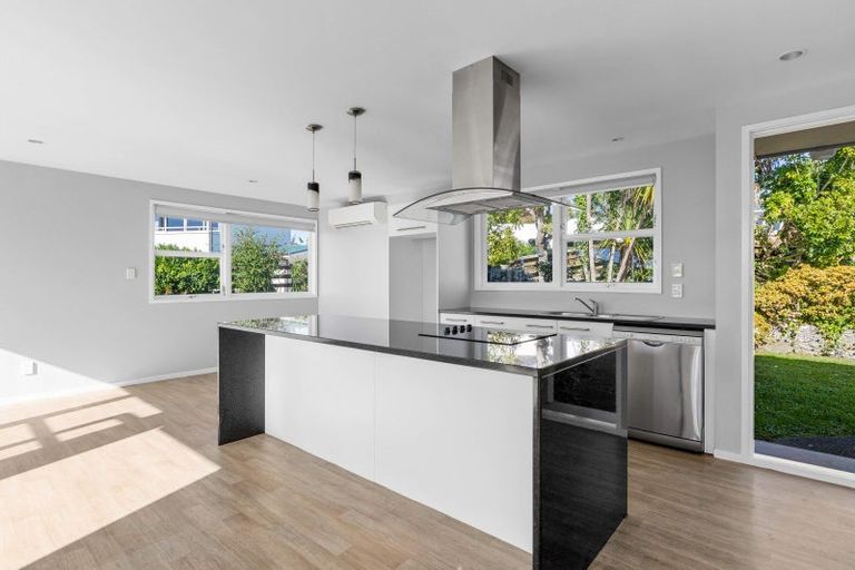 Photo of property in 18a Rishworth Avenue, Stanmore Bay, Whangaparaoa, 0932
