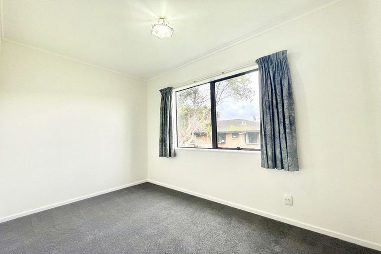 Photo of property in 1/17 Orchid Place, Te Atatu South, Auckland, 0610