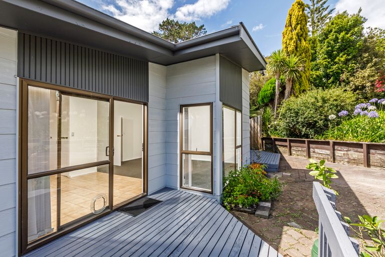 Photo of property in 1/20 Halder Place, Torbay, Auckland, 0632