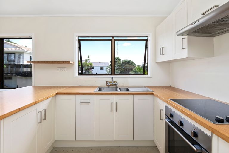 Photo of property in 1/20 Halder Place, Torbay, Auckland, 0632