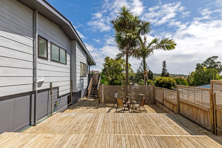 Photo of property in 1/20 Halder Place, Torbay, Auckland, 0632