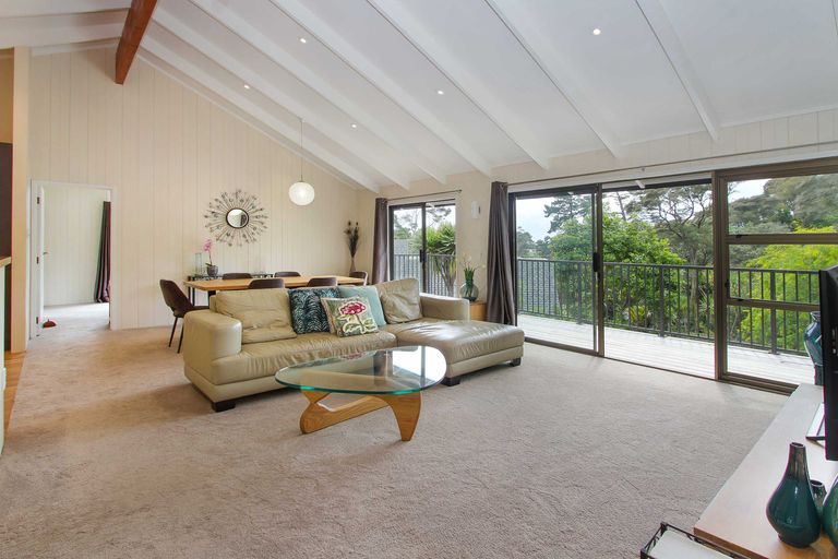 Photo of property in 30 Trelawny Place, Hillcrest, Auckland, 0627