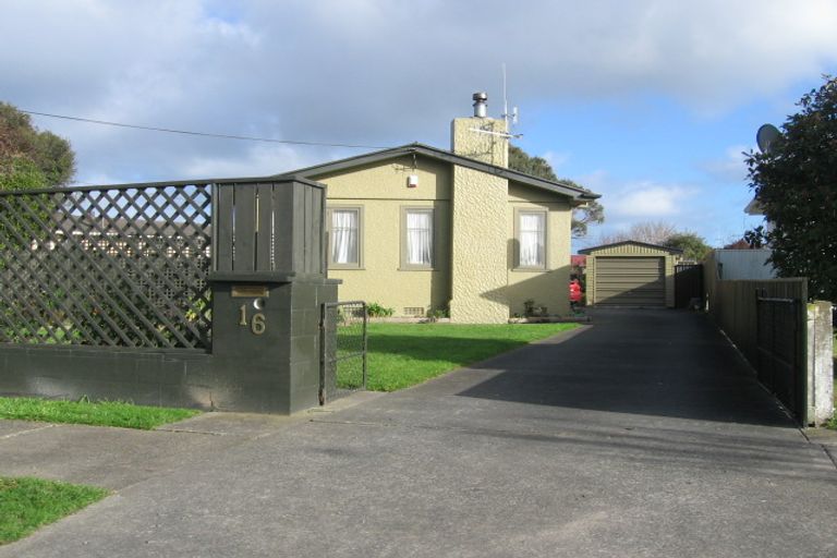 Photo of property in 16 Churchill Avenue, Feilding, 4702