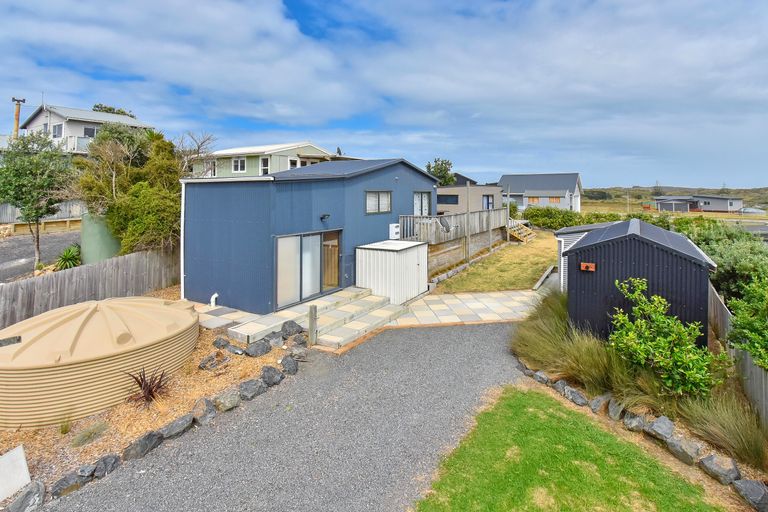 Photo of property in 21 Westside Road, Port Waikato, Tuakau, 2695