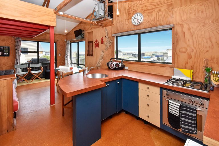 Photo of property in 21 Westside Road, Port Waikato, Tuakau, 2695