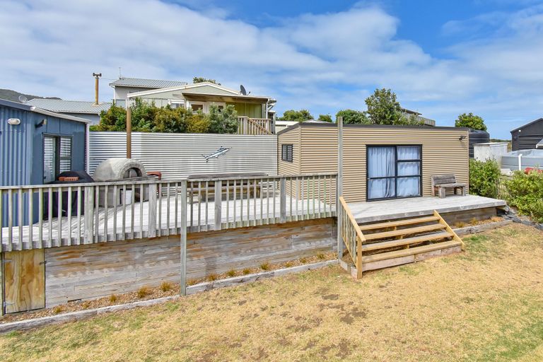 Photo of property in 21 Westside Road, Port Waikato, Tuakau, 2695