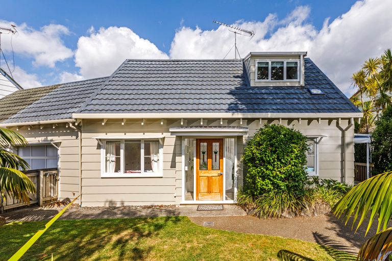 Photo of property in 1/5 Scarlock Avenue, Browns Bay, Auckland, 0630