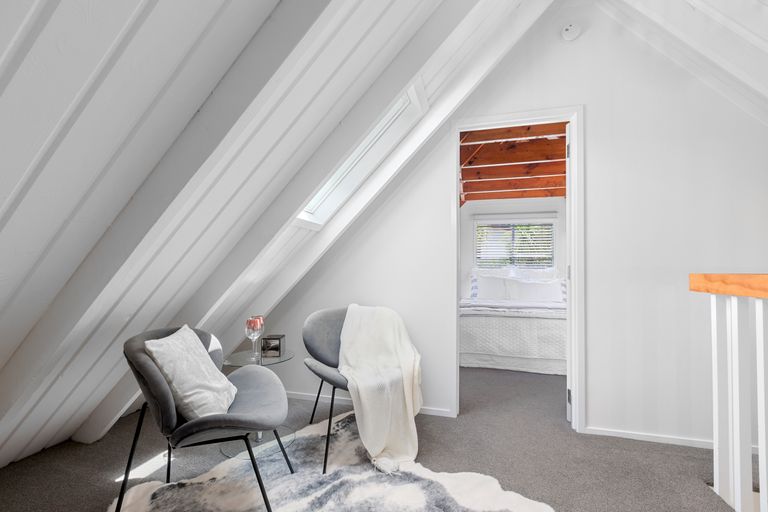 Photo of property in 1/5 Scarlock Avenue, Browns Bay, Auckland, 0630