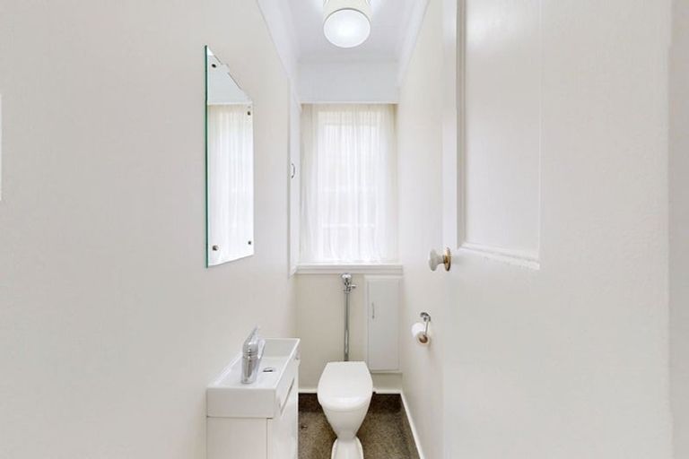 Photo of property in Wharenui Apartments, 274 Oriental Parade, Oriental Bay, Wellington, 6011