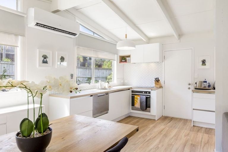 Photo of property in 5b Eagle Place, Red Beach, 0932