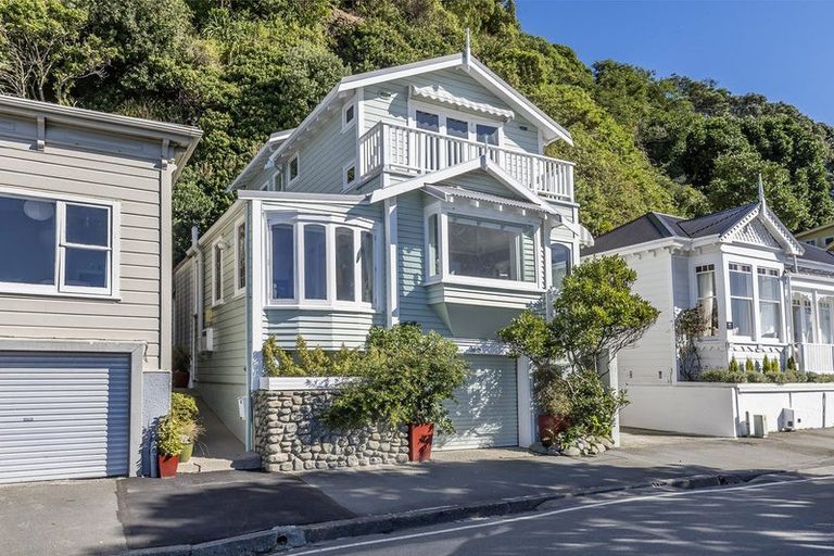 Photo of property in 385 Karaka Bay Road, Karaka Bays, Wellington, 6022