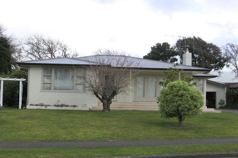 Photo of property in 8 Churchill Avenue, Hokowhitu, Palmerston North, 4410
