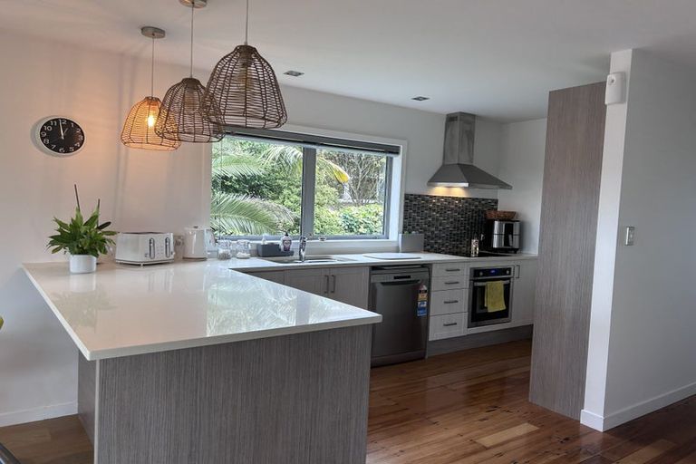 Photo of property in 22 Tiri Road, Manly, Whangaparaoa, 0930