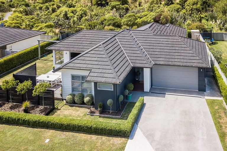 Photo of property in 12 Banks Boulevard, Whitby, Porirua, 5024