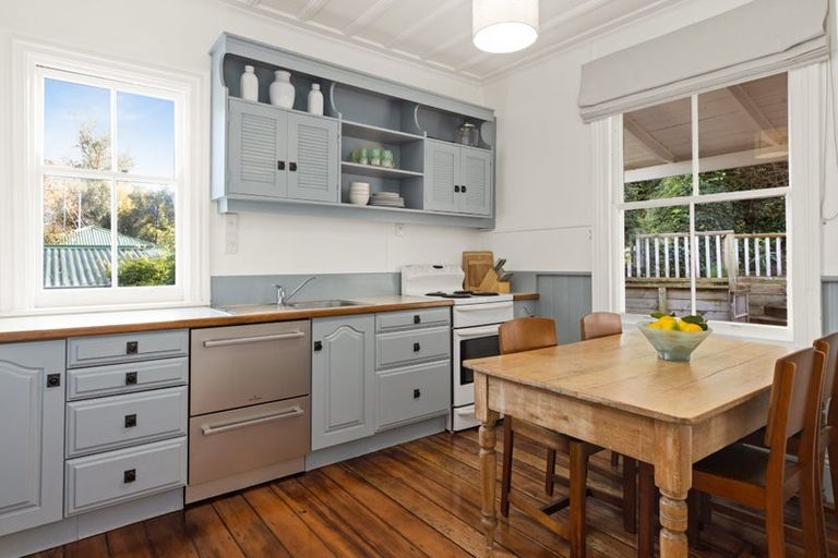 Photo of property in 95 Milton Road, Bluff Hill, Napier, 4110