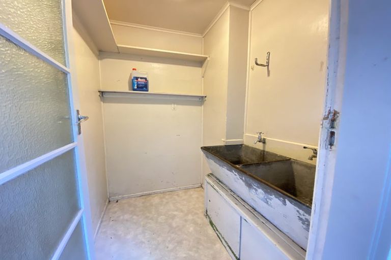 Photo of property in 1/66 Buscomb Avenue, Henderson, Auckland, 0610