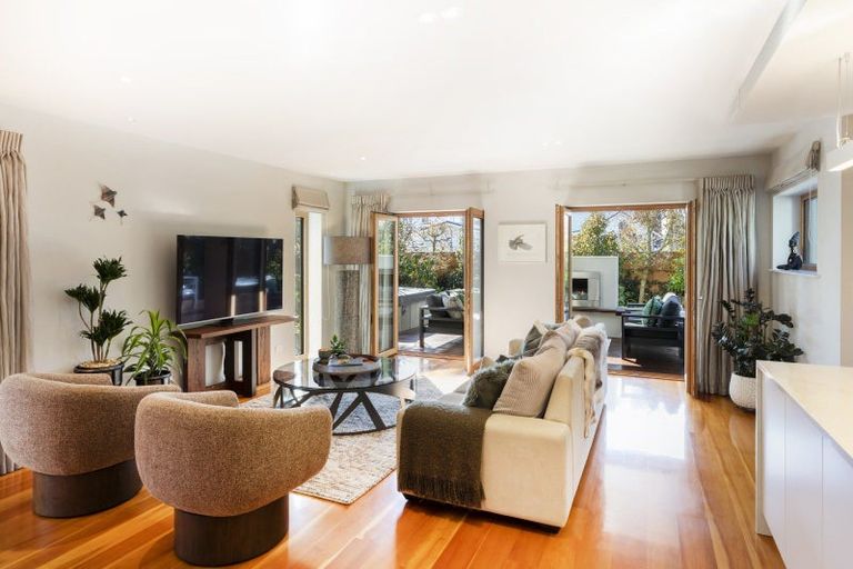 Photo of property in 18 College Avenue, Strowan, Christchurch, 8052