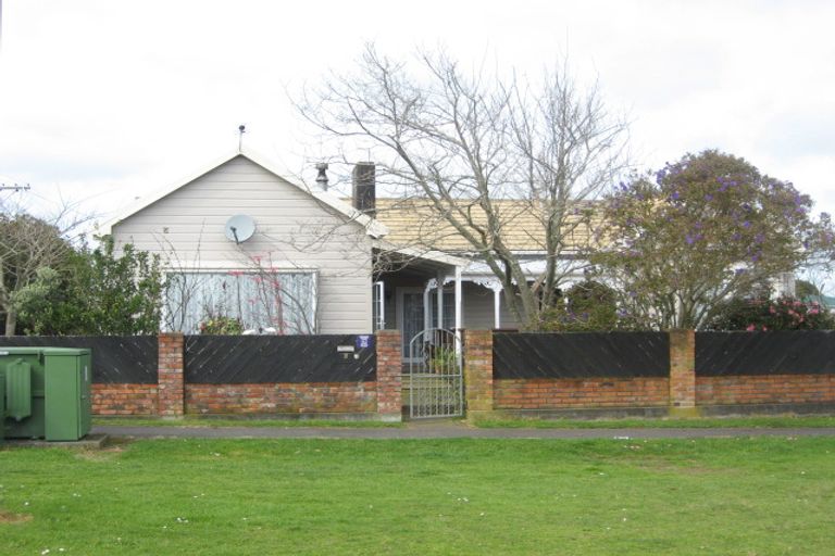 Photo of property in 8 High Street East, Waitara, 4320