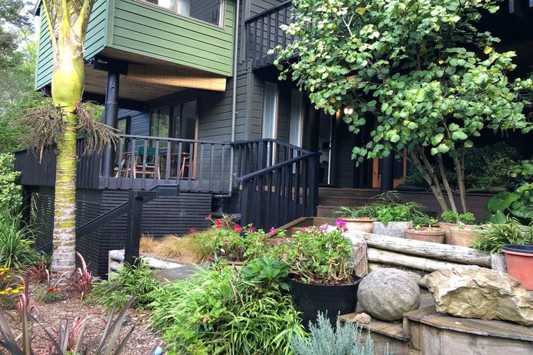 Photo of property in 27 Mceldowney Road, Titirangi, Auckland, 0604