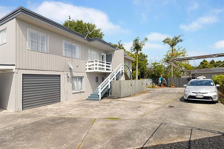 Photo of property in 1/1a Divich Avenue, Te Atatu South, Auckland, 0610